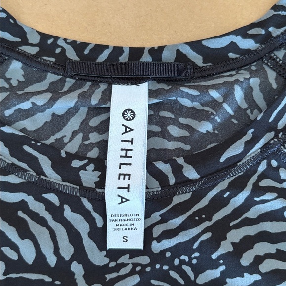 ATHLETA Ultimate Train Tee Women’s size small - Picture 5 of 7